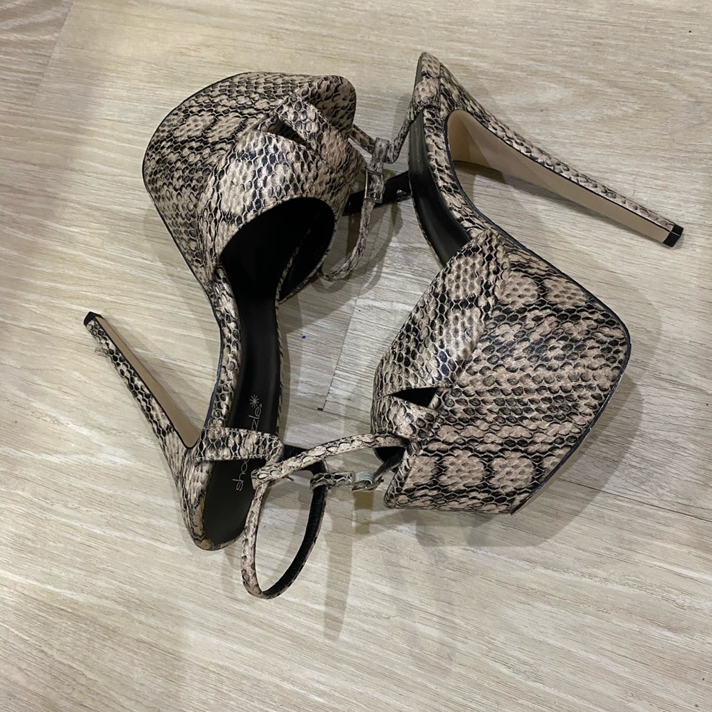 ‼️BRAND NEW ANIMAL PRINT HIGH HEELS‼️